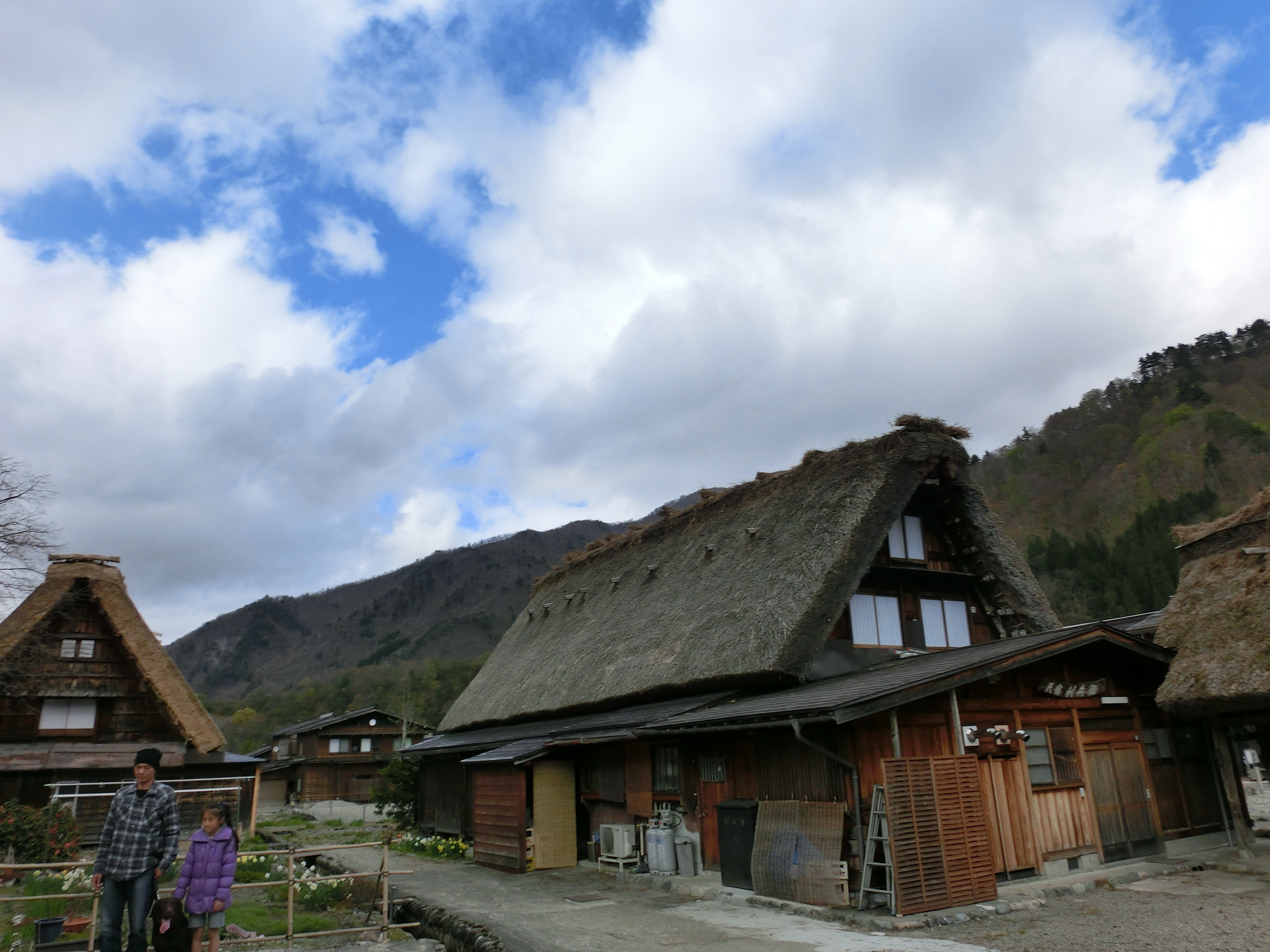 世界遺産の白川郷 合掌造りの屋根の家が素敵な村です 日本旅游